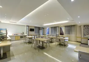 City Comfort Inn Hotel Guiyang Normal University Yangmingci Metro Station - Image 3