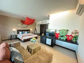I Hotel - Image 3