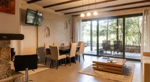 Vathyskia Guesthouse - Image 2