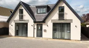 Daisy Lodge - Spacious Two Bed Flat - Parking, Netflix, WIFI - Close to Blenheim Palace & Oxford - F1 - Image 4