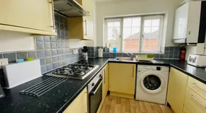 "Fishermans House" By Greenstay Serviced Accommodation - Large 4 Bed House With Parking - The Perfect Choice For Contractors, Families & Mixed Groups - Image 2