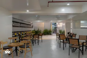 iHotel Uptown BGC - Image 2