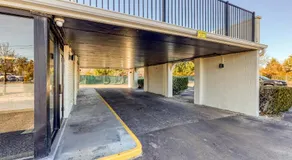 The SkyBreeze Inn - Image 5