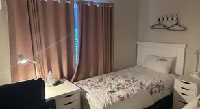 UQ big room 2 bed for 2 people Q1 - Image 2