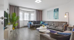 KATIES Apartments Augsburg I Zentral I 4 Zimmer I 7 Personen I 2x Parken I Nintendo Switch I DisneyPlus I E-Kamin - Image 2