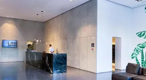 Mamad - Free Parking - Pool & Gym - Luxury 2BR in Tel Aviv with Saffe Room In Unit And Balcony - Prime location - Image 4