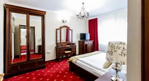 Hotel Capitol - Image 2