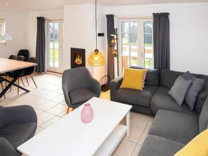 Modern holiday home with sauna - Image 2