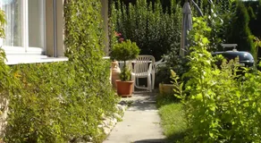 Appartement calme avec terrasse de jardin et vue sur les Alpes suisses - Image 2