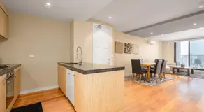 City central park 3 bedroom 8 guests 2 carpark - Image 3