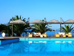 Kamari Beach Hotel - Image 5