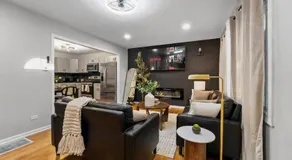 Joliet Cozy Oasis 4BR - Image 2