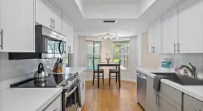 Tropical 3BD 2BTH Poolside Retreat Near Beaches - Image 4