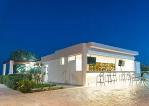 Amaryllis Beach House - Image 4