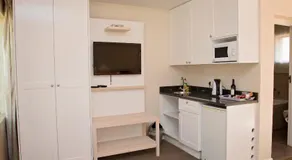 Bayside Guesthouse - Image 4