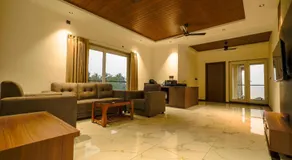 Casa Marina Beachfront Resort - Image 2