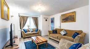 5 Bedroom Family & Contractor House in Nuthall, Nottingham - Sleeps 9 - By CircleWay Homes - Image 2