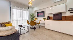 City Vibes, Indoor Parking & Air Conditioning - Image 2