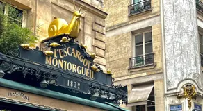 Quartier Montorgueil, voie piétonne, dans un immeuble du XVème - Image 3
