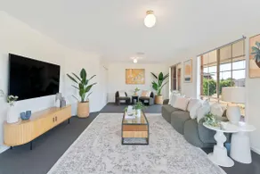 Family Oasis near Watergardens Parking - Image 3