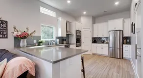 Modern Adorable Arboretum bungalow - Image 5