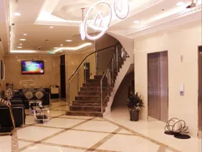 Montreal Naif Hotel - Image 2