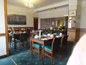 Hylands Hotel Single Room with Shared Bathroom & Free Parking - Image 5
