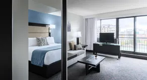 Ottawa Embassy Hotel & Suites - Image 2