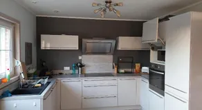 Une chambre privée au sein d'une villa à la campagne - Image 3