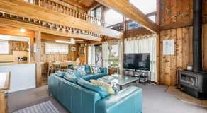 The Ark - Ocean Views & Coastal Ease - Image 3