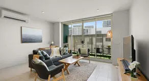 A River-side 2bdm Footscray Oasis + Parking - Image 2