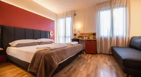 Hotel Lago Di Garda - Image 2