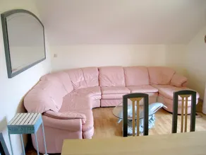 Modernes Zimmer mit Whirlpool - Image 2