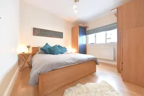 Gorgeous 3BD Cottage with Parking Nr Guildford - Image 2