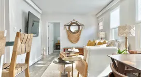 Luxury 4 bedroom 2 bath Lake Views - Image 4