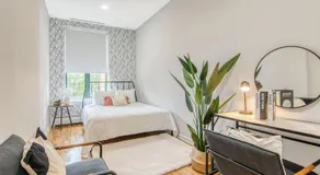 Haven on Bruckner Sprawling 2BR w King Bed fast WiFi 20 minutes to Times Square - Image 2