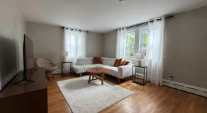 Comfortable 4 Bed Home close to Gillette - Image 2