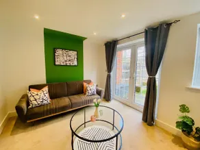 Just £45pppn! Prime Comfort for Contractors with Spacious Parking, Plush Beds, Top-notch Amenities, Flexible Stays & Lightning-Fast Internet - Image 2