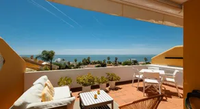 Modern beachside Penthouse with amazing sea views in Costabella, Marbella - Image 5