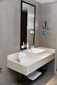 The Airport Hotel - Image 2