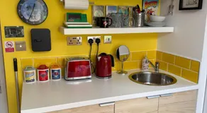 Cherry Cottage Retro Stay, Stourport-on-Severn - Image 3