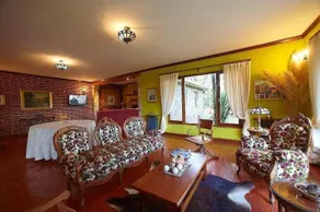 Los Nobles Hostal de Bosque - Image 2
