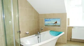 Glendalough Scenery Farmhouse - Image 3