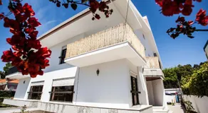 Lisbon Surf Villa - Image 3