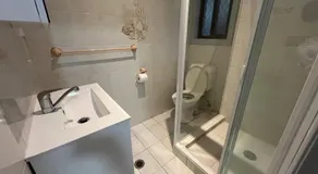 Airport Guesthouse - Image 5