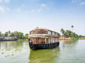 OYO 28075 Relax In Kerala 3 Bhk - Image 2
