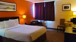Roadking Inns Motel - Image 2