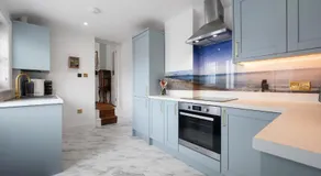 2 Seaside Bedroom home, Garden, 6 guests, Parking, Contractors-Families welcome - Image 2