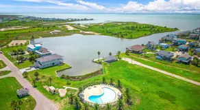 Beach House with Huge Deck and Great Views - Image 4