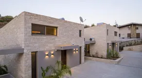 La Divina Luxury Villas with Heated Pool - Image 3